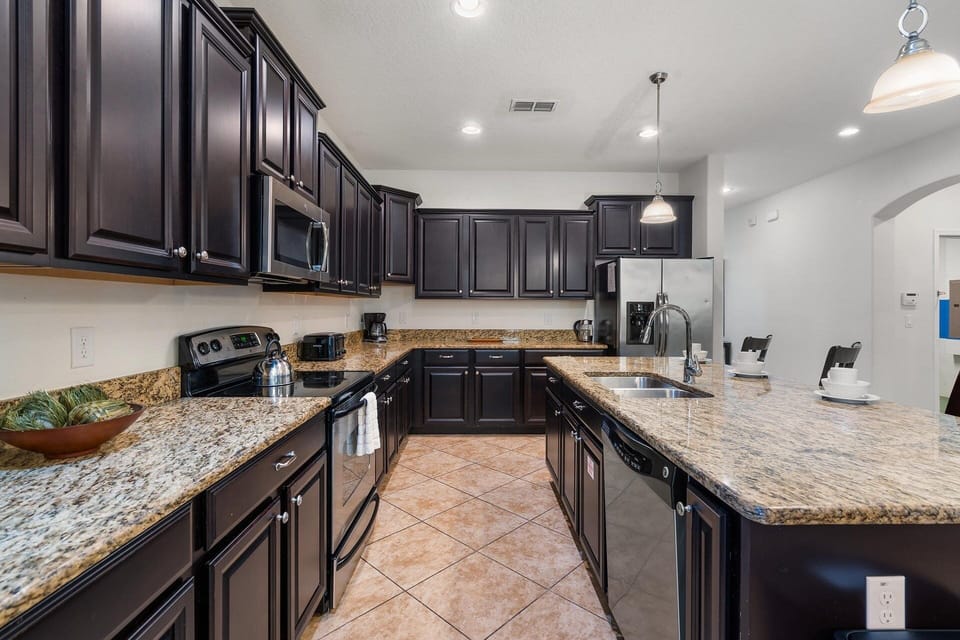 House, 6 Bedrooms | Private kitchen | Coffee/tea maker, fridge, oven, toaster