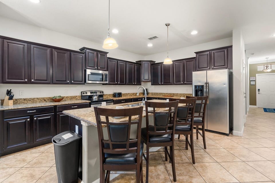 House, 6 Bedrooms | Private kitchen | Coffee/tea maker, fridge, oven, toaster