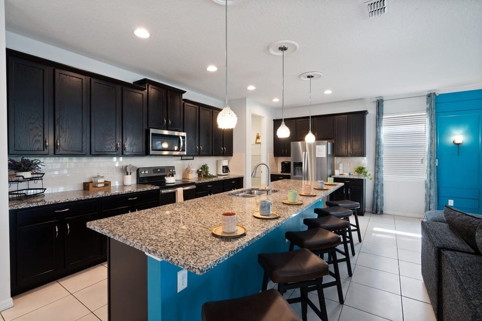 House, 6 Bedrooms | Private kitchen | Coffee/tea maker, fridge, oven, toaster