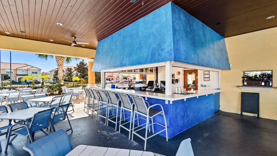 Townhome, 4 Bedrooms | Bar (on property)
