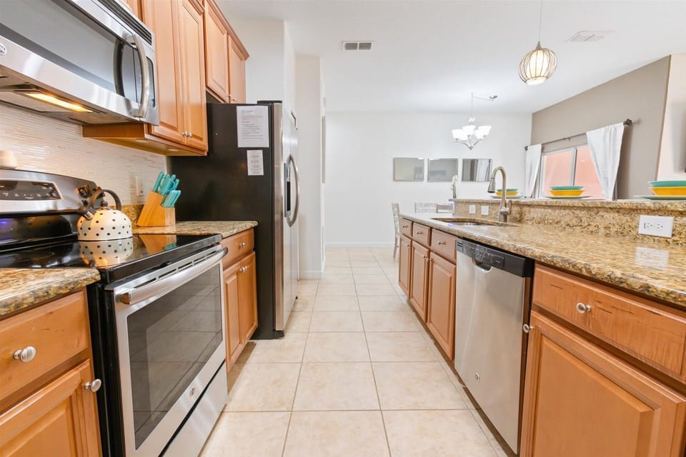 House, 4 Bedrooms | Private kitchen | Coffee/tea maker, fridge, oven, toaster