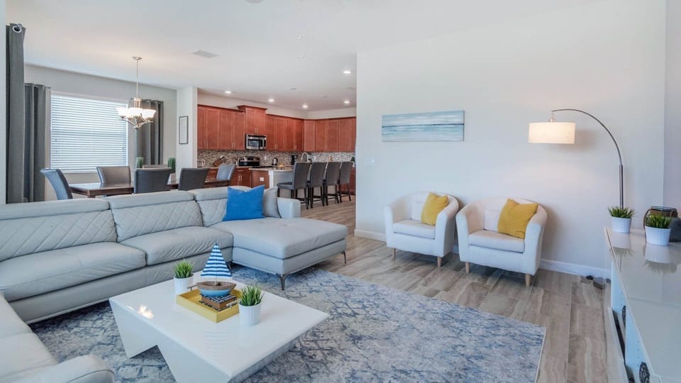 House, 6 Bedrooms | Living area