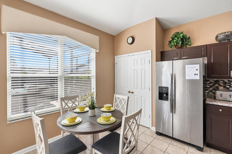 House, 4 Bedrooms | Dining