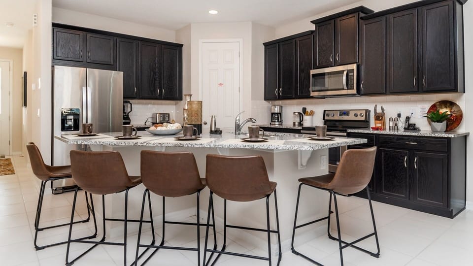 House, 5 Bedrooms | Private kitchen | Coffee/tea maker, fridge, oven, toaster