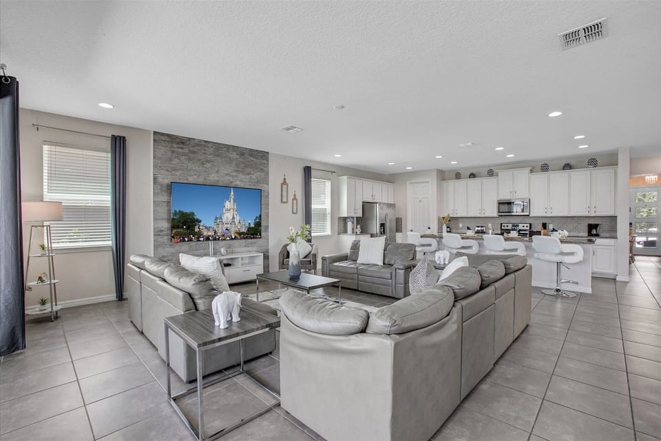 House, 6 Bedrooms | Living area