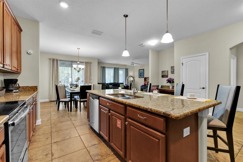 House, 6 Bedrooms | Private kitchen | Coffee/tea maker, fridge, oven, toaster