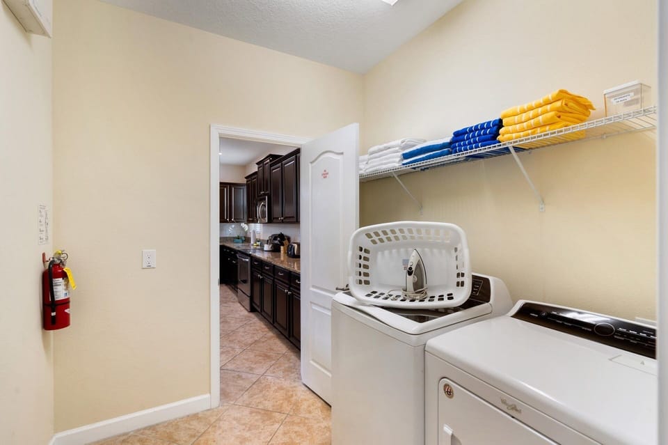 House, 5 Bedrooms | Private kitchen | Coffee/tea maker, fridge, oven, toaster