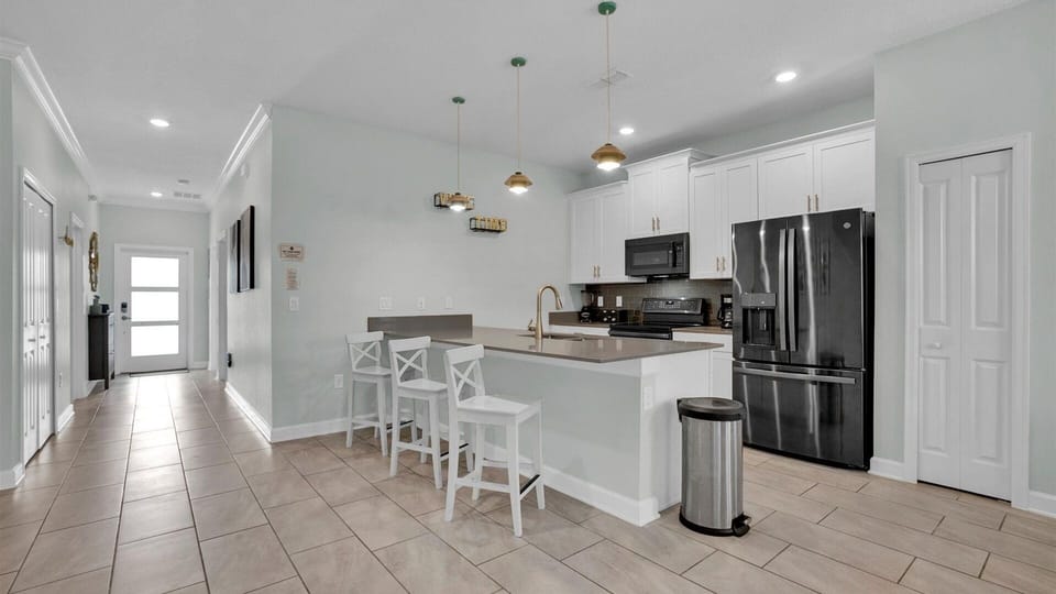 Townhome, 5 Bedrooms | Private kitchen | Fridge, oven, coffee/tea maker, toaster