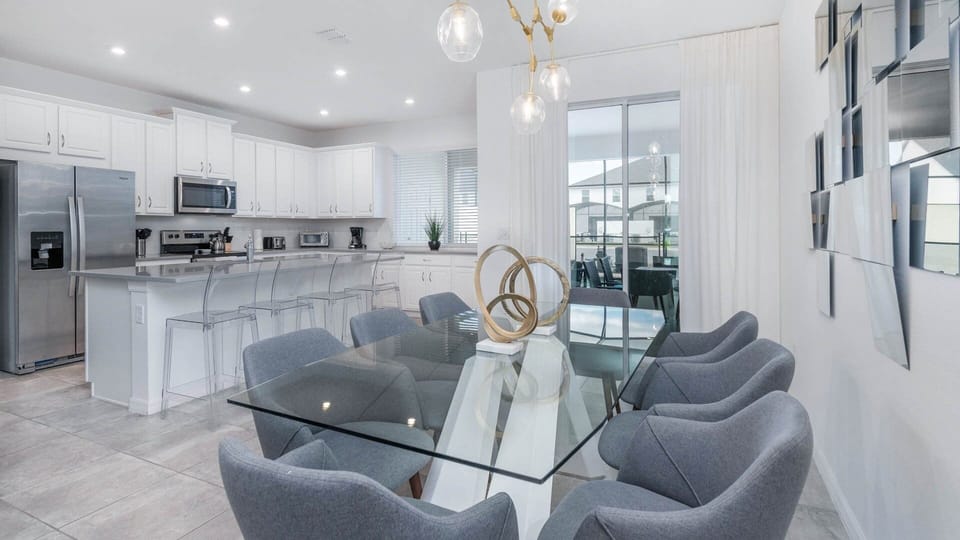 Townhome, 4 Bedrooms | Dining