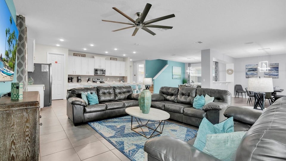 House, Multiple Bedrooms | Living area