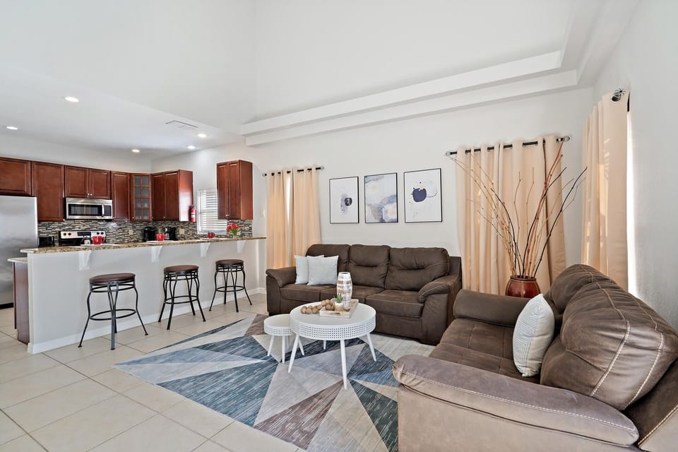 House, 6 Bedrooms | Living area | Smart TV