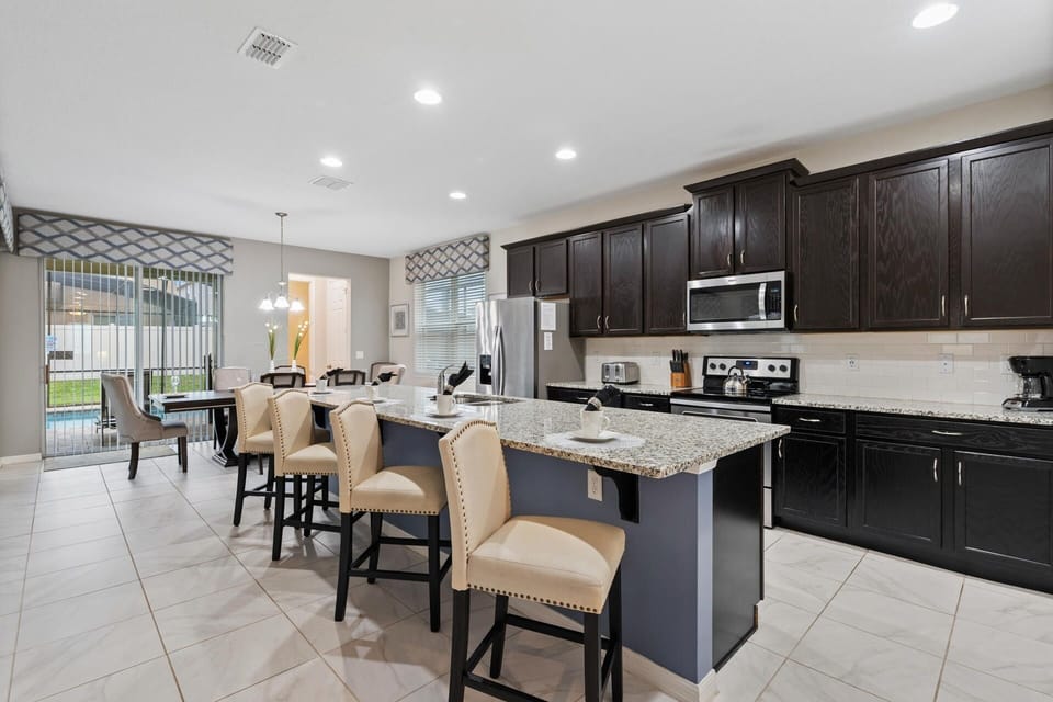 House, 6 Bedrooms | Private kitchen | Coffee/tea maker, fridge, oven, toaster