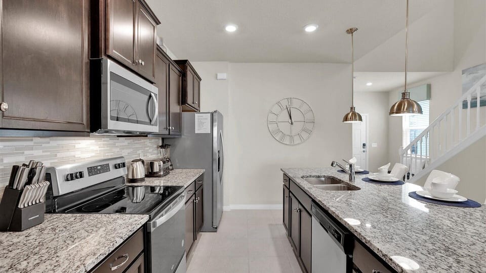 House, Multiple Bedrooms | Private kitchen | Fridge, oven, coffee/tea maker, toaster