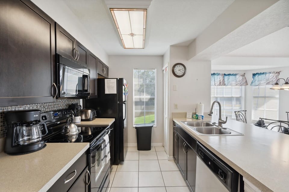 Condo, 3 Bedrooms | Private kitchen | Coffee/tea maker, fridge, oven, toaster
