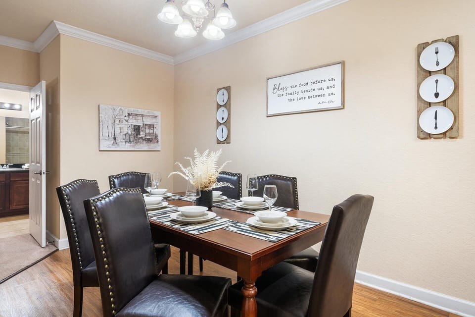 Condo, 2 Bedrooms | Dining