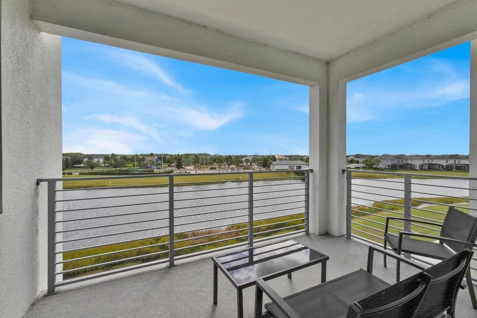 Condo, 2 Bedrooms | Property grounds