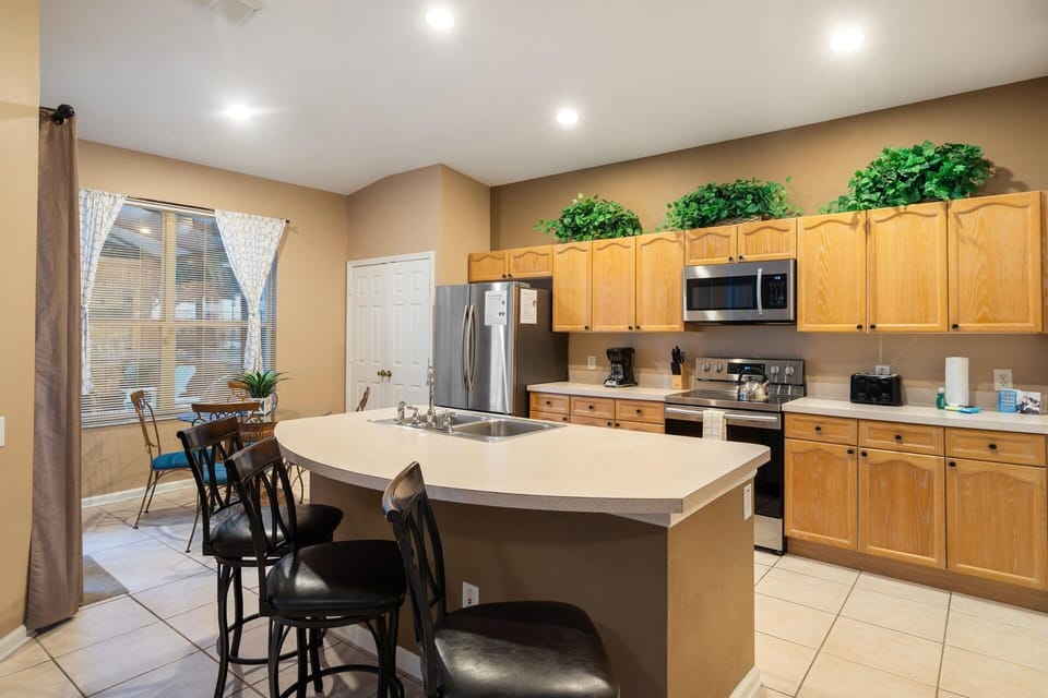 House, 4 Bedrooms | Private kitchen | Coffee/tea maker, fridge, oven, toaster