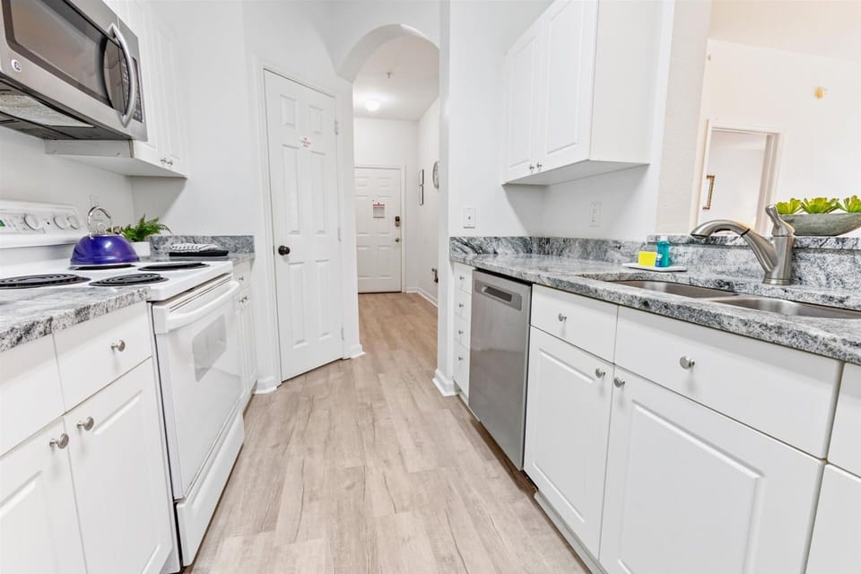 Condo, 3 Bedrooms | Private kitchen | Coffee/tea maker, fridge, oven, toaster