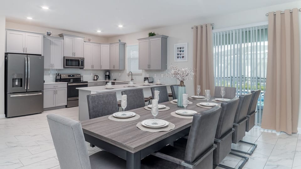 House, 6 Bedrooms | Dining