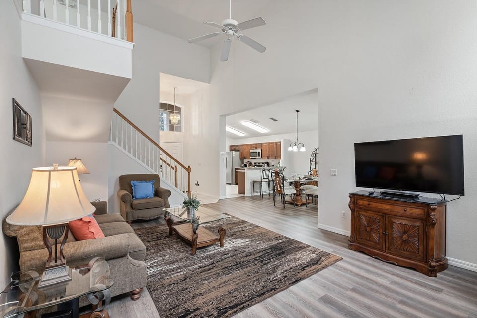 Room, 4 Bedrooms | Living area | Smart TV