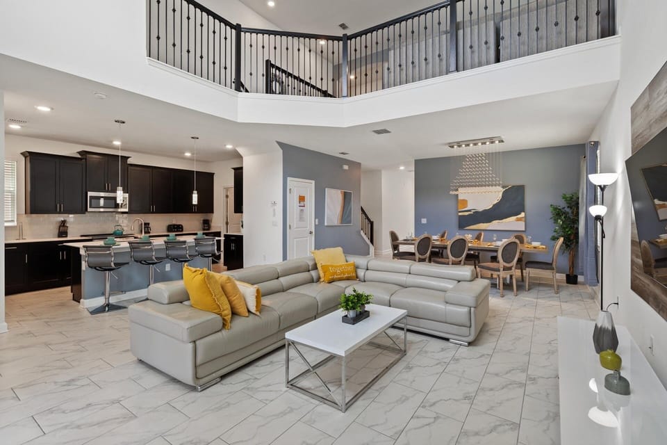House, 5 Bedrooms | Living area | Smart TV