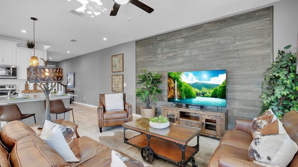 Townhome, 5 Bedrooms | Living area