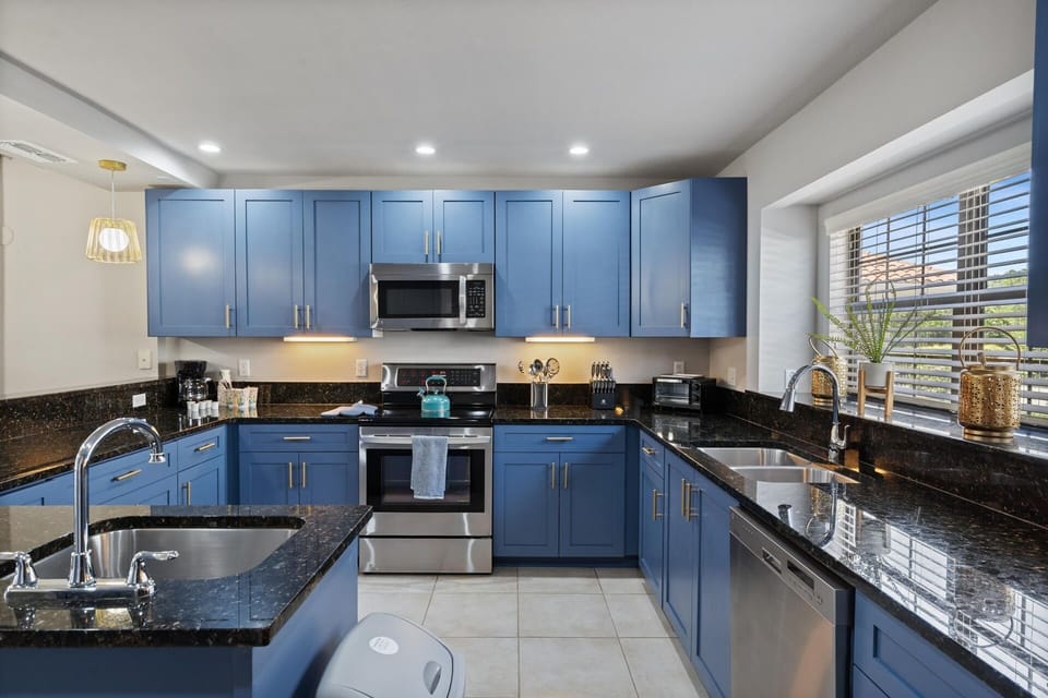 Townhome, 4 Bedrooms | Private kitchen | Coffee/tea maker, fridge, oven, toaster