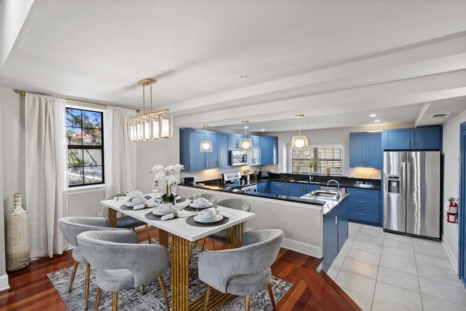 Townhome, 4 Bedrooms | Dining
