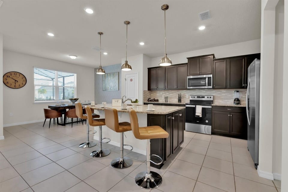 House, 5 Bedrooms | Private kitchen | Coffee/tea maker, fridge, oven, toaster