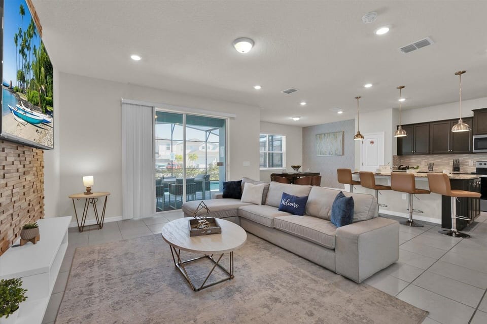 House, 5 Bedrooms | Living area