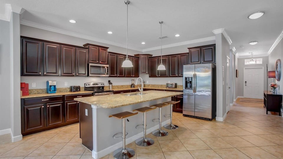 House, 6 Bedrooms | Private kitchen | Coffee/tea maker, fridge, oven, toaster