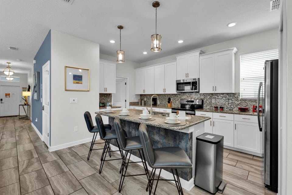 House, 5 Bedrooms | Private kitchen | Fridge, oven, coffee/tea maker, toaster