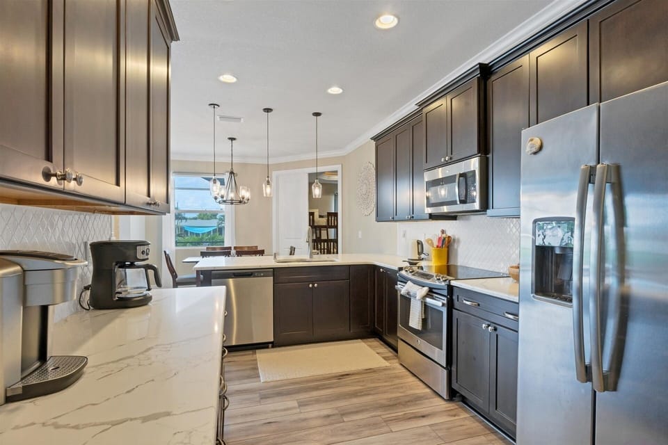 House, 5 Bedrooms | Private kitchen | Fridge, oven, coffee/tea maker, toaster