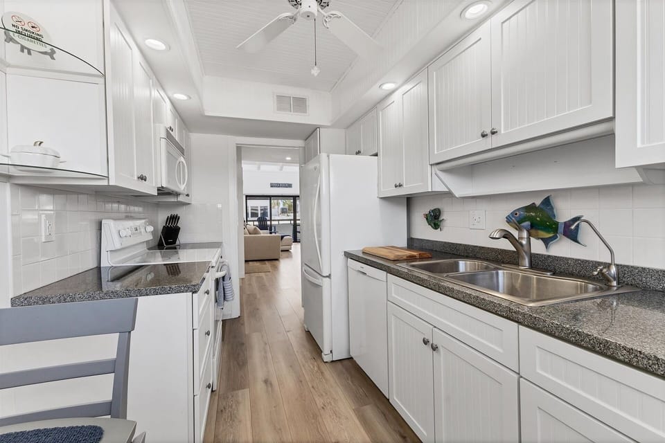 Condo, 2 Bedrooms | Private kitchen | Coffee/tea maker, fridge, oven, toaster