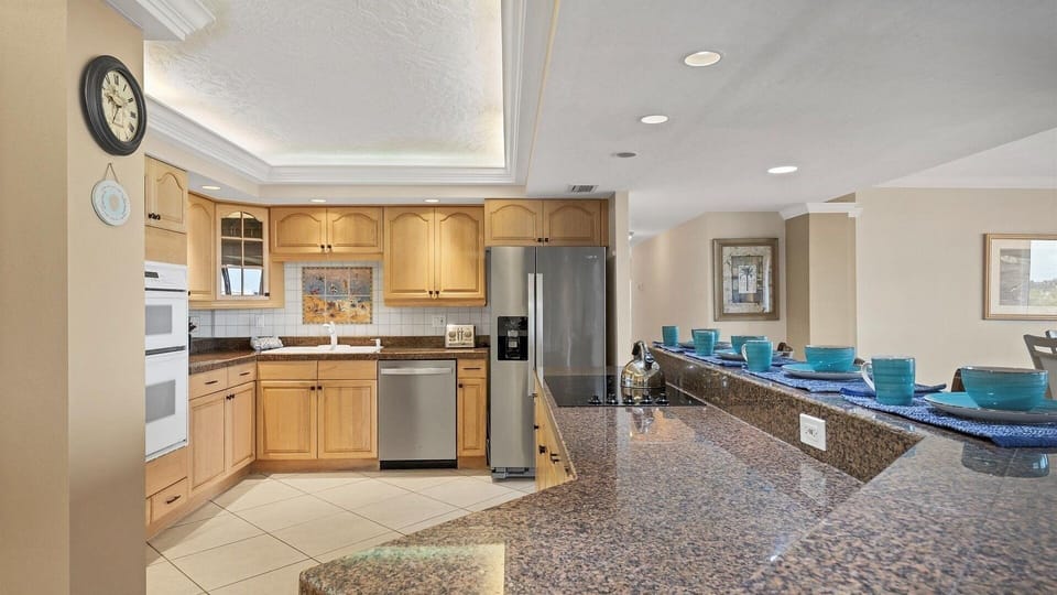 Condo, 3 Bedrooms | Private kitchen | Fridge, oven, coffee/tea maker, toaster
