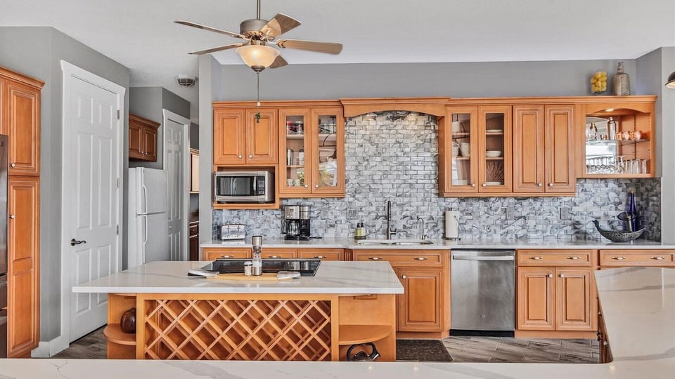House, 3 Bedrooms | Private kitchen | Fridge, oven, coffee/tea maker, toaster