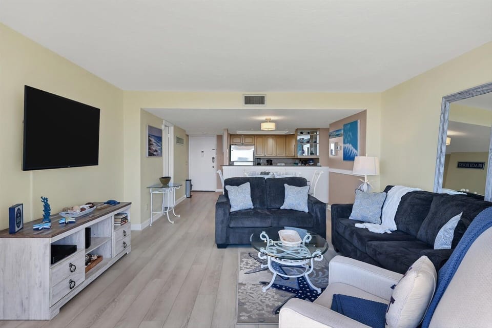 Condo, 2 Bedrooms | Living area | Smart TV