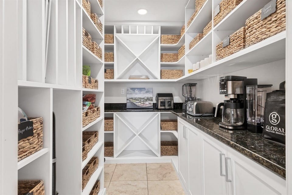House, 4 Bedrooms | Private kitchen | Fridge, oven, coffee/tea maker, toaster