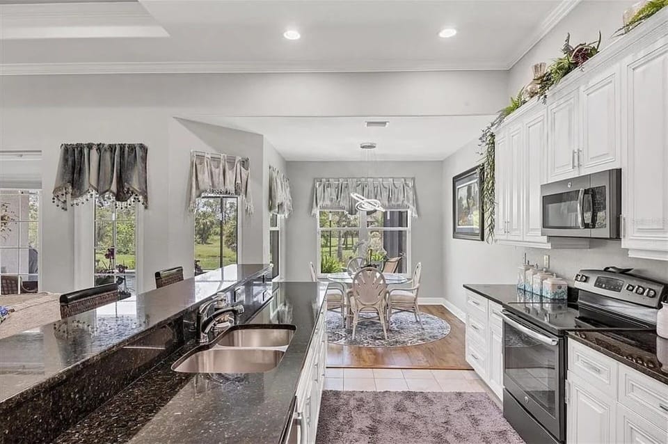 House, 3 Bedrooms | Private kitchen | Coffee/tea maker, fridge, oven, toaster