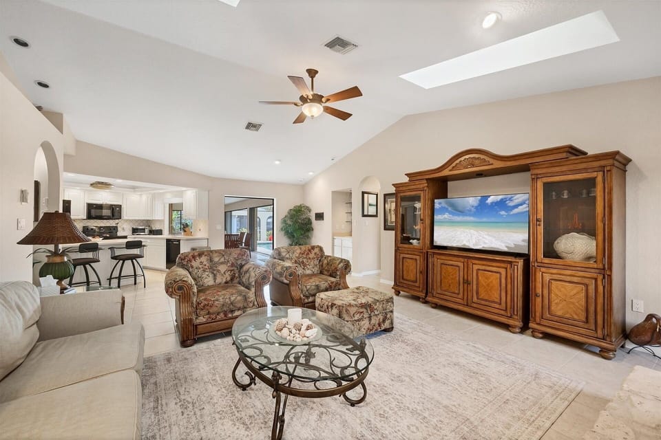 House, 3 Bedrooms | Living area | Smart TV