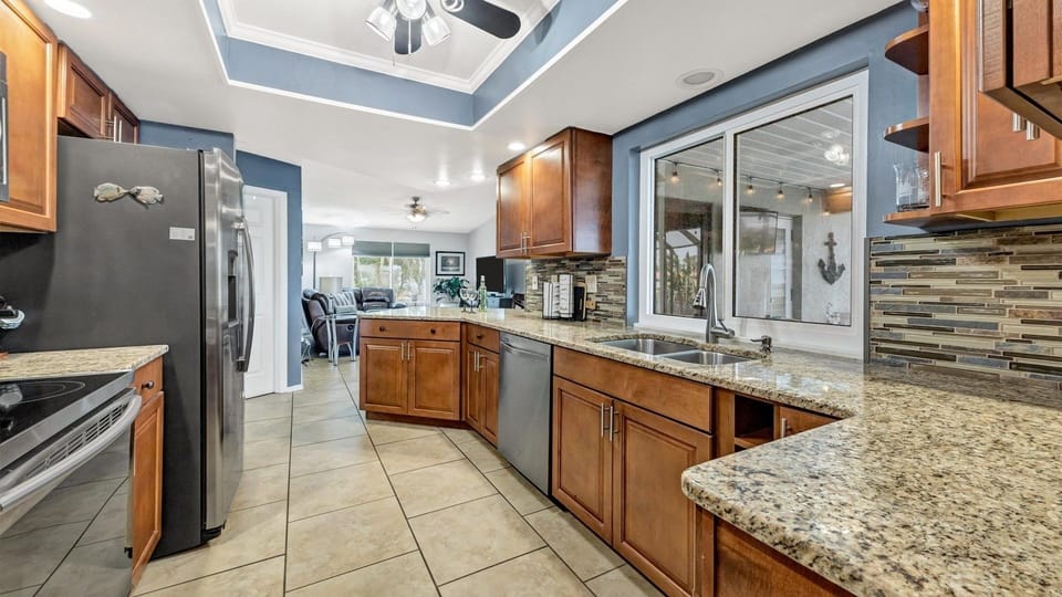 House, 3 Bedrooms | Private kitchen | Fridge, oven, coffee/tea maker, toaster