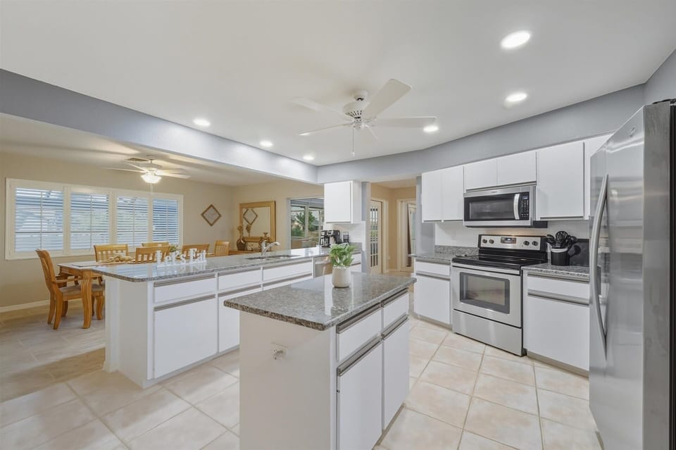 House, 3 Bedrooms | Private kitchen | Coffee/tea maker, fridge, oven, toaster