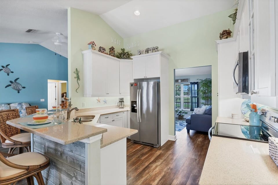 House, 3 Bedrooms | Private kitchen | Fridge, oven, coffee/tea maker, toaster