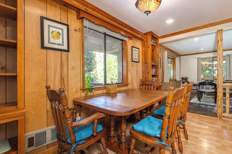 Breakfast Nook 2