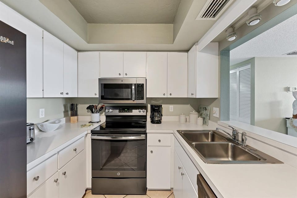 Condo, 2 Bedrooms | Private kitchen | Coffee/tea maker, fridge, oven, toaster