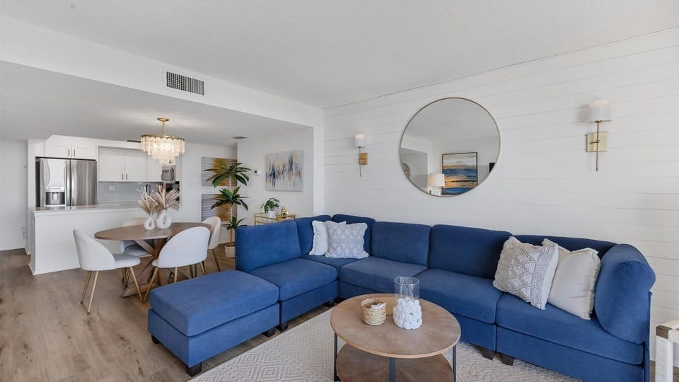 Condo, 2 Bedrooms | Living area