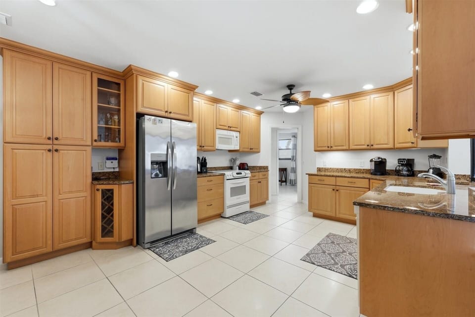 House, 3 Bedrooms | Private kitchen | Coffee/tea maker, fridge, oven, toaster