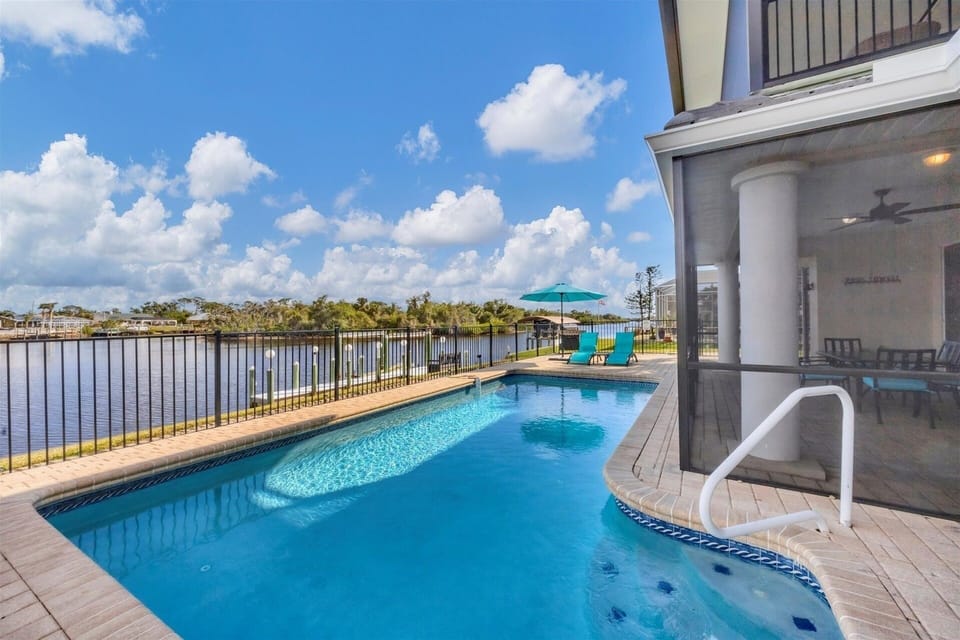 House, 4 Bedrooms | Pool