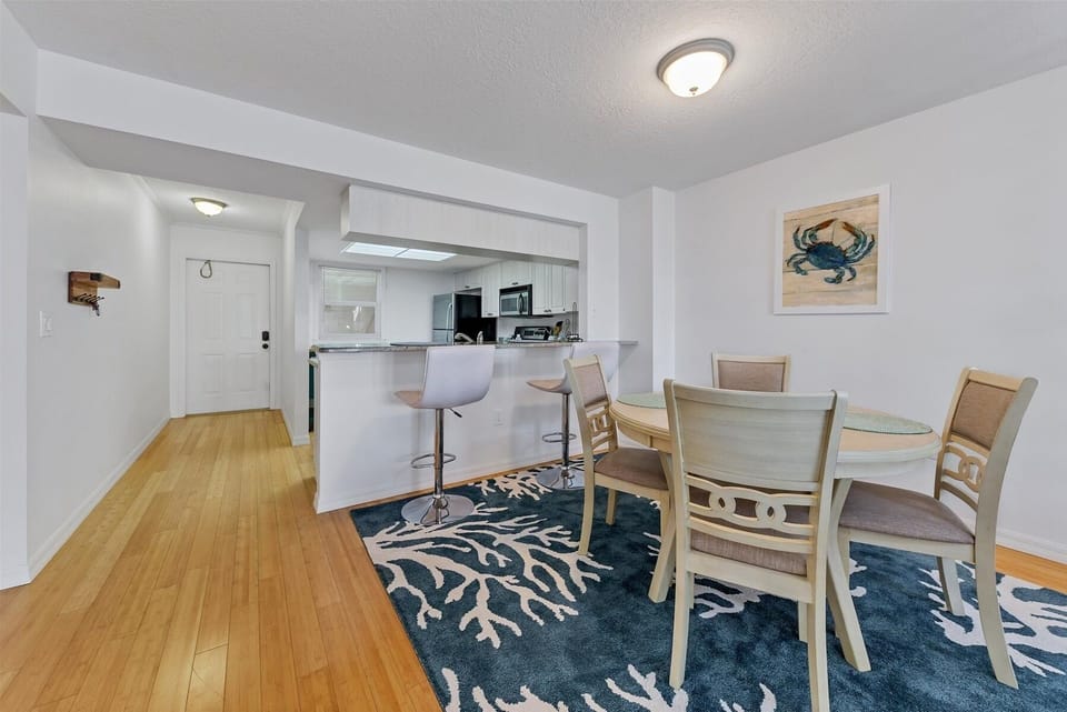 Condo, 2 Bedrooms | Dining