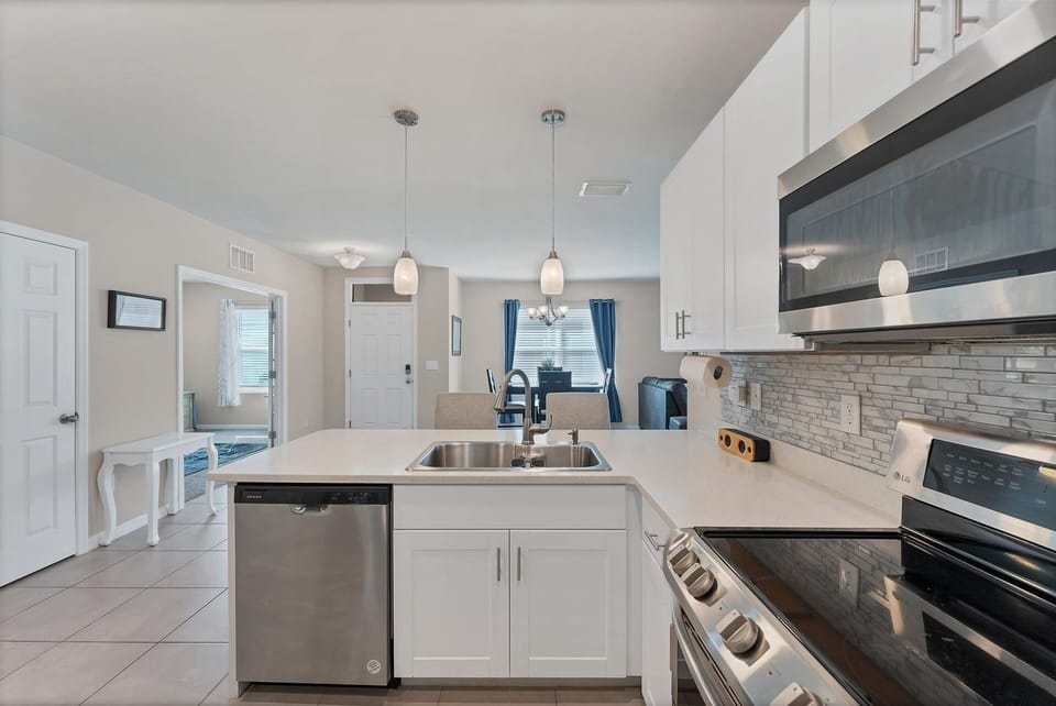 House, 2 Bedrooms | Private kitchen | Fridge, oven, coffee/tea maker, toaster